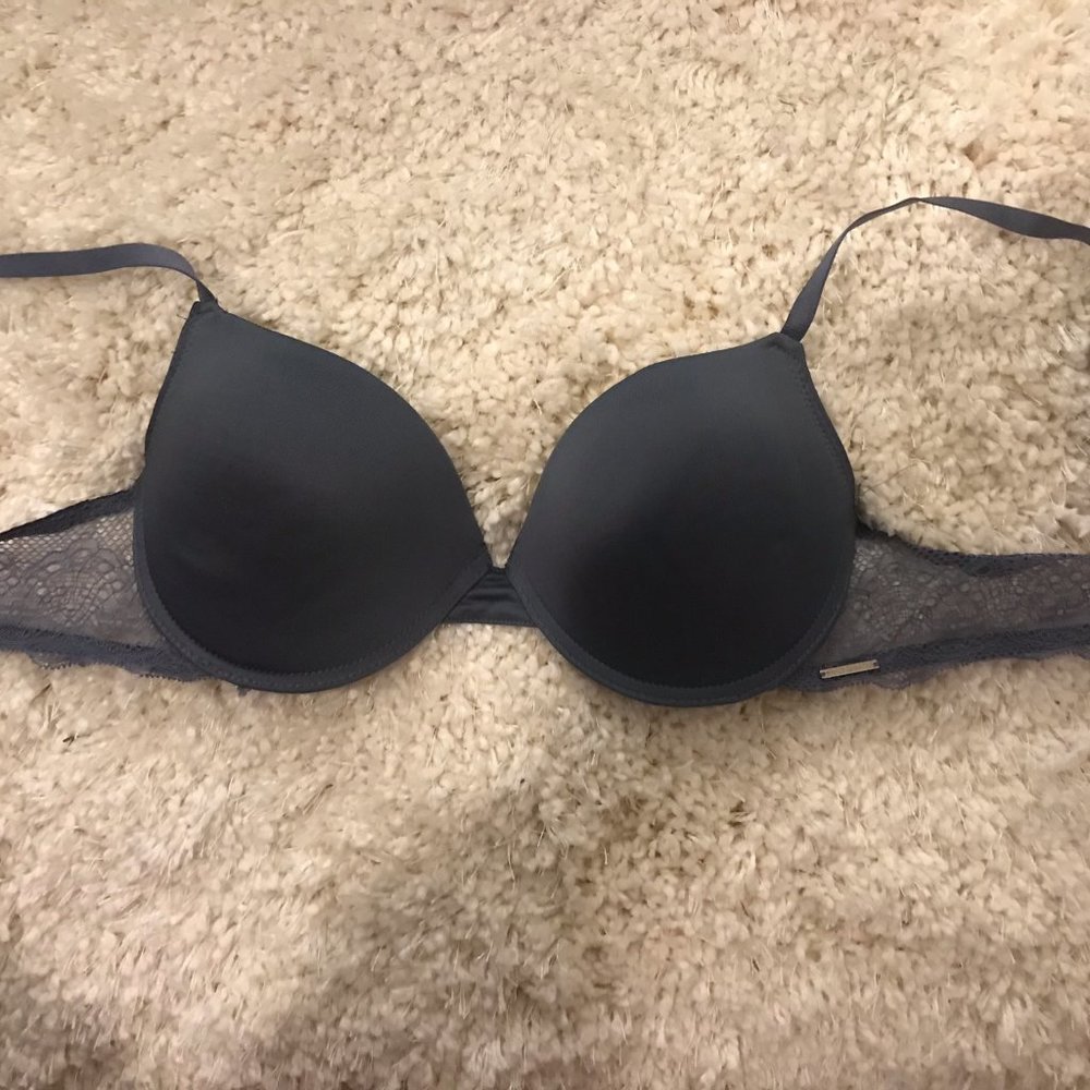 I am selling a bra!